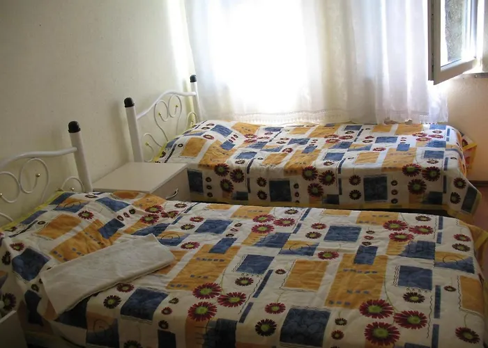 ホステル Zeytinada Ve Goezleme *